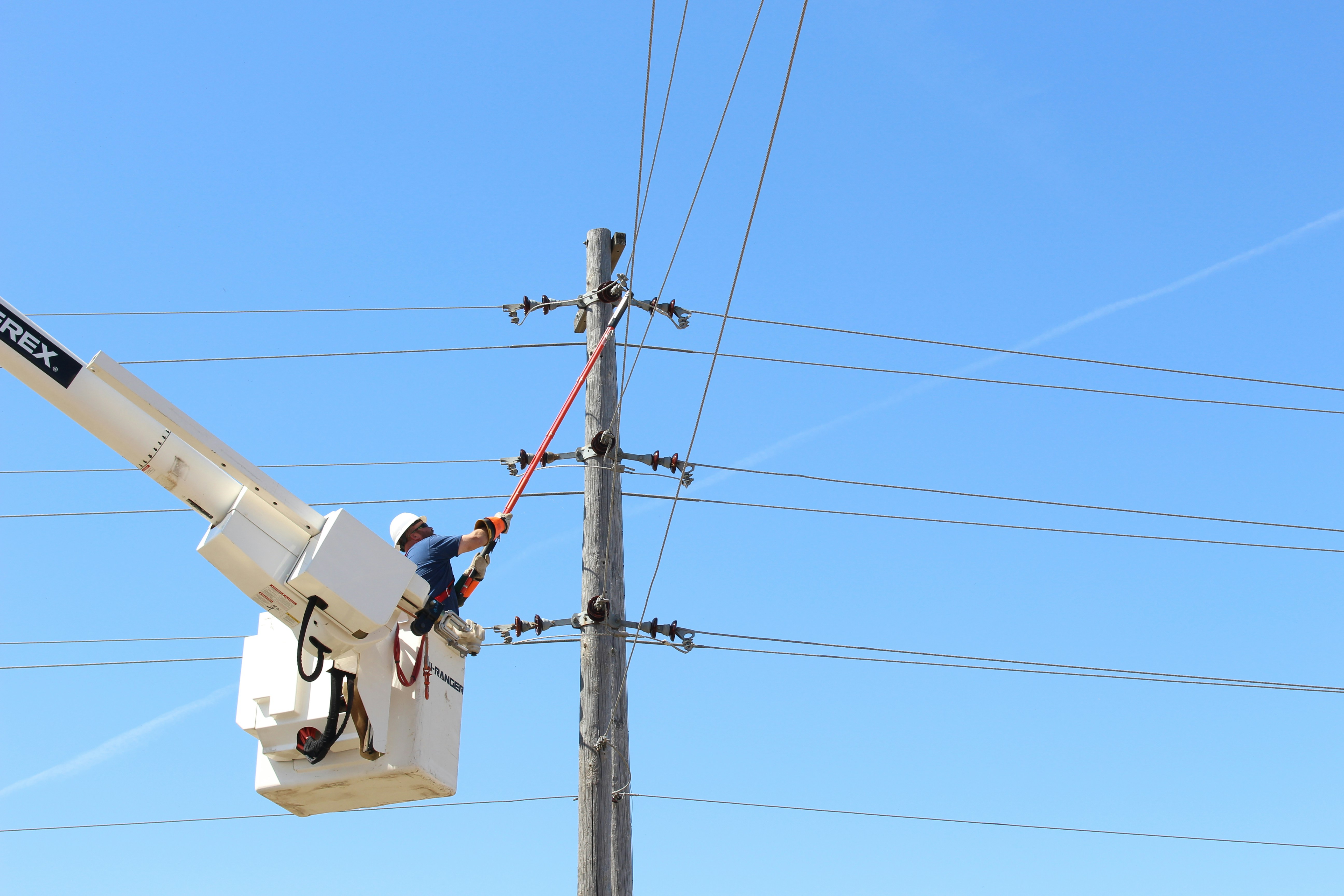 LINEMAN ELECTRICIAN WORKING ON ELECTRIC LINES